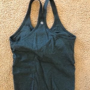 Lululemon green rubbed top size 8